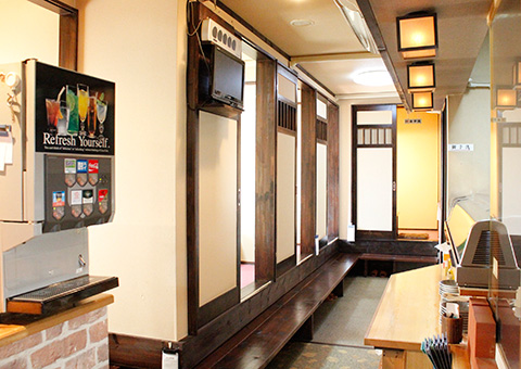 写真：全室が個室の店内