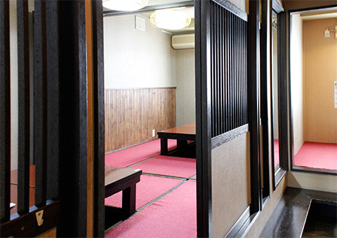 写真：繋げて大人数を収容できる個室